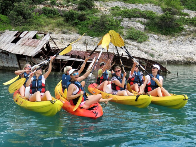  RENT A KAYAK  